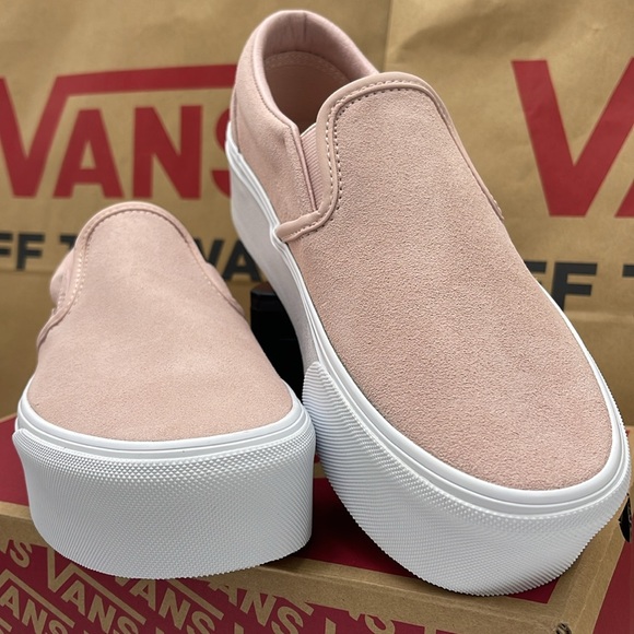 Vans WMNS Platform Sneakers Classic Slip-On Stackform
Mono Embroidery Rose Smoke - Picture 5 of 16